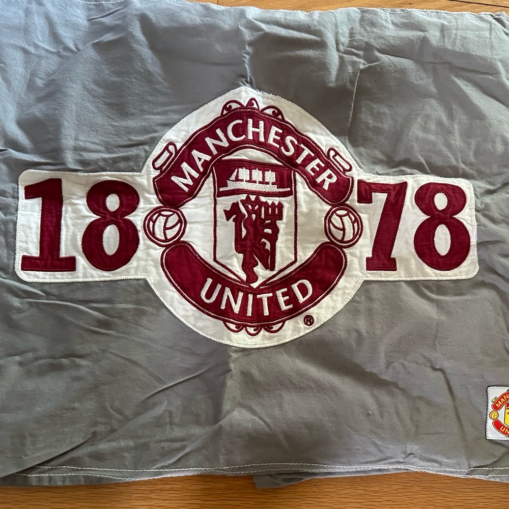 Pottery barn teen Manchester United duvet